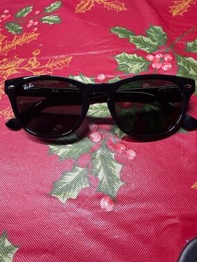 Ray-Ban Black Frame Dark Lens Wayfarer Sunglasses